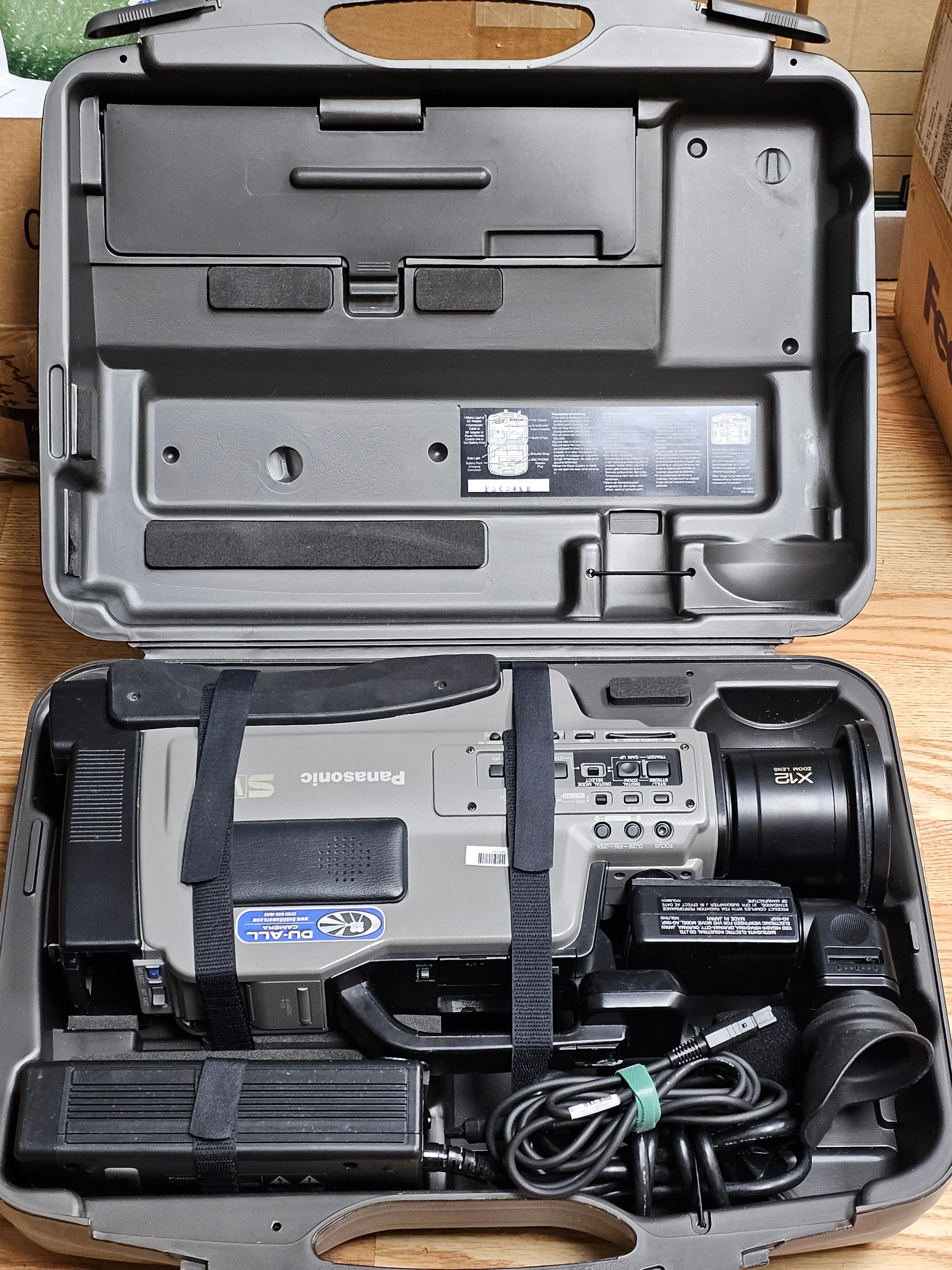 Panasonic AG-455P Reporter S-VHS Analog Camcorder S# B3HB00919 with Bebob Anton Bauer Battery Modification