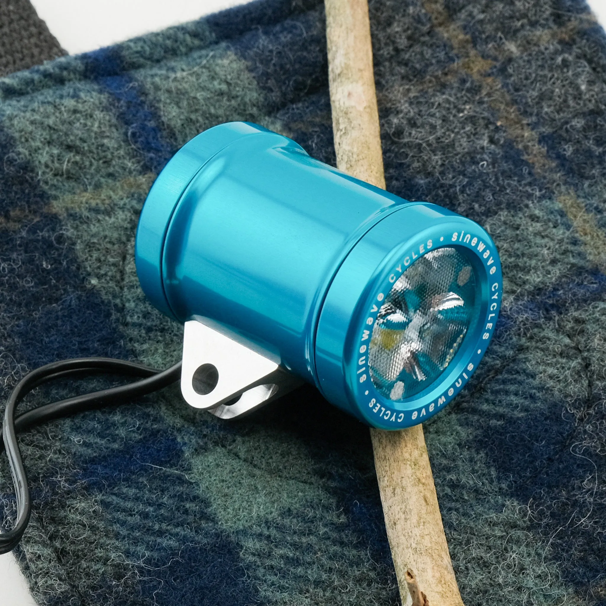 Sinewave Beacon 2 Dynamo Headlight   USB Charger (Teal)